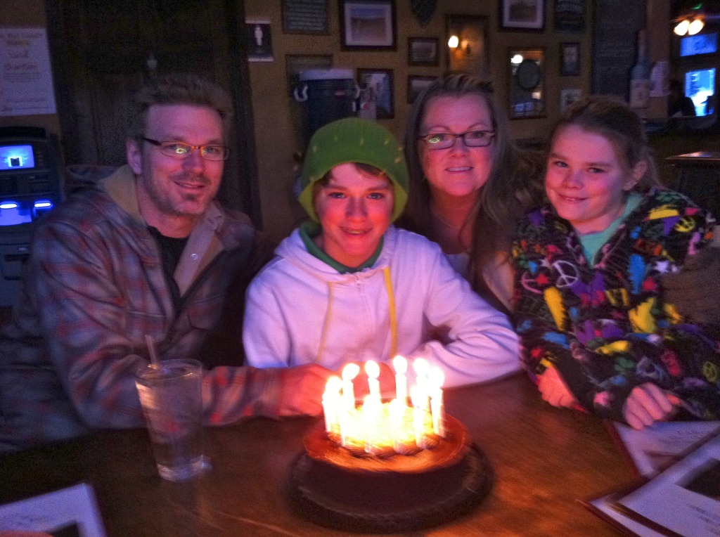 2012/02(Feb)/Vale's Early 12th BD/1024x768_2012-02-23-Vale early 12th BD with Gramma & Papa (2).jpg